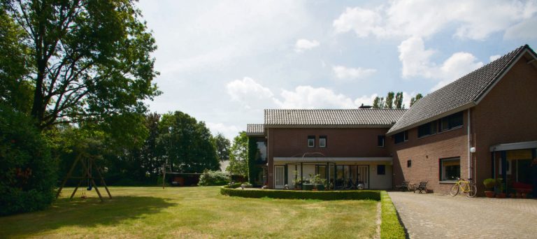 voorzijde tuin panorama jeugdzorg tuurkesweg