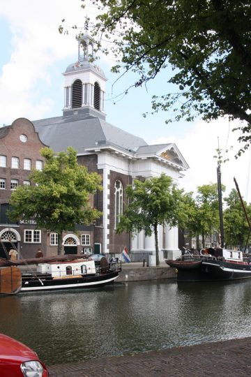 Zicht op de kerk vanaf de overzijde - plan voor mausoleum in de Kerk aan de Lange Haven, Schiedam- BEELEN CS architecten Eindhoven / Thalliagroep Weert