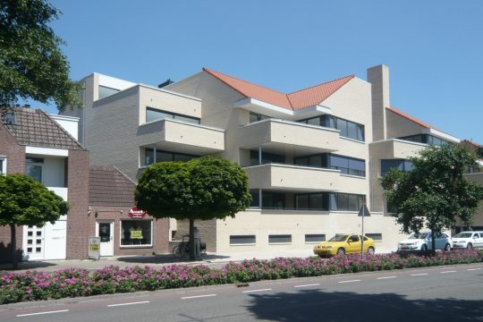 straatzijde La Poste - Appartementengebouwen De Poell en La Poste, Nederweert | BEELEN CS architecten / Thallia groep Weert - Eindhoven