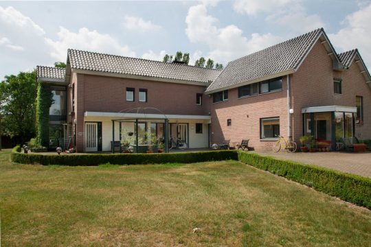 entree, voorzijde - Jeugdzorg Tuurkesweg - BEELEN CS architecten Eindhoven / Thalliagroep Weert